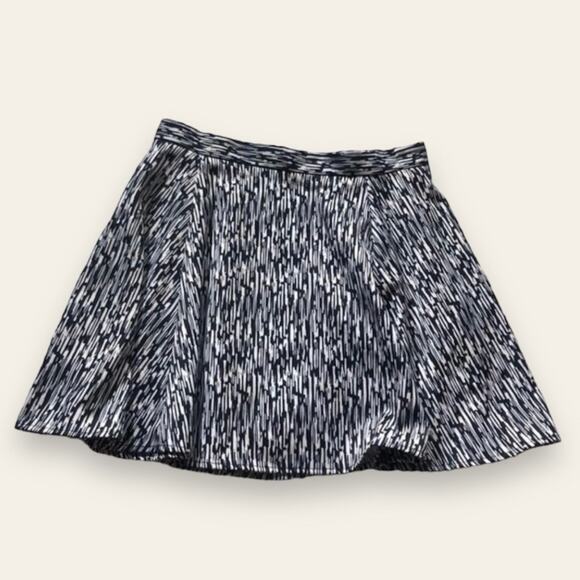 H&M black & white print patterned short skater skirt size 8 - Picture 1 of 5